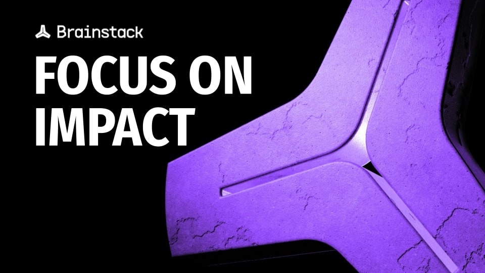 У компанії Brainstack_ існує низка соціальних проєктів. 

«Focus on Impact» — це комплексна програма, яка об’єднує всі соціальні ініціативи Brainstack із єдиною метою: створювати позитивні зміни там, де це найнеобхідніше.

Focus on Defenders

Внутрішній фонд підтримки військових — співробітників компанії та їхніх рідних, які служать у ЗСУ. З початку повномасштабного вторгнення компанія створила внутрішній фонд  підтримки військових, який напряму покриває потреби співробітників компанії, їхніх рідних та знайомих, які служать у ЗСУ. Щомісяця фінансовий відділ компанії за добровільною згодою утримує 1% від винагороди співробітників, зібрані кошти компанія щомісячно подвоює. 

Focus on Inclusion

Підтримка розвитку та інтеграції дітей із синдромом Дауна через розвивальні програми та соціальну адаптацію.


Focus on Blood Support

Організація регулярних донорських ініціатив разом із «Агентами крові».

Focus on Future

Навчання молодих талантів, які прагнуть розпочати кар’єру в IT, через менторство, освітні програми та профорієнтаційні заходи.



